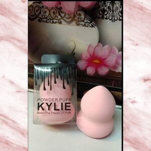 Kylie Cosmetics "Beautiful Faces of Puff" Pink Makeup Blender Sponge – NEW